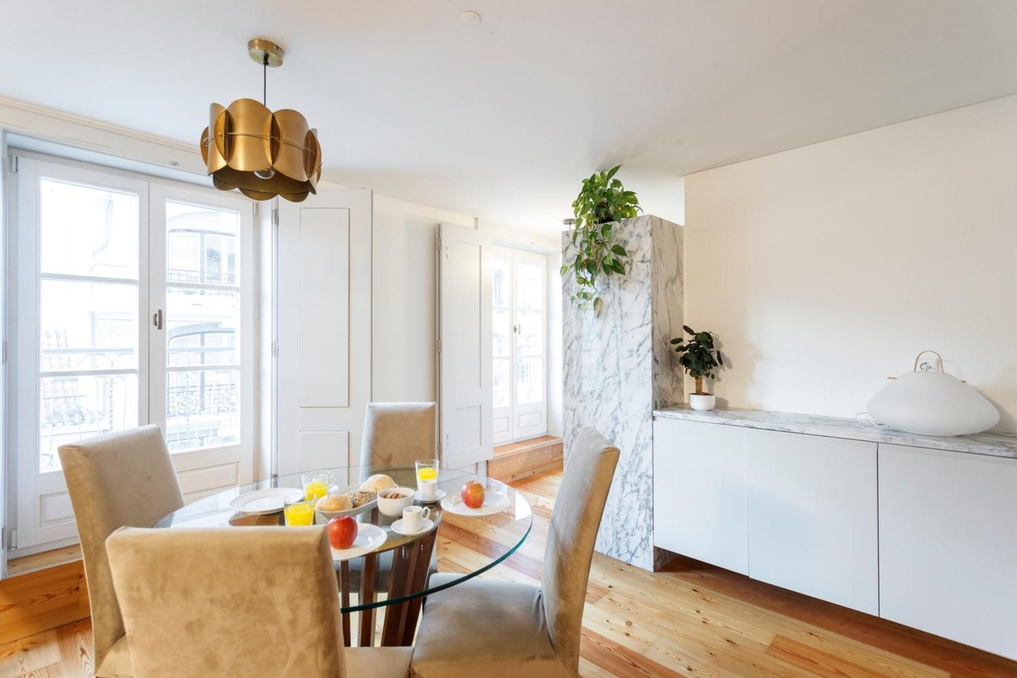 With Balcony On Rua Aurea In The Historic Center Of Baixa De Apartamento