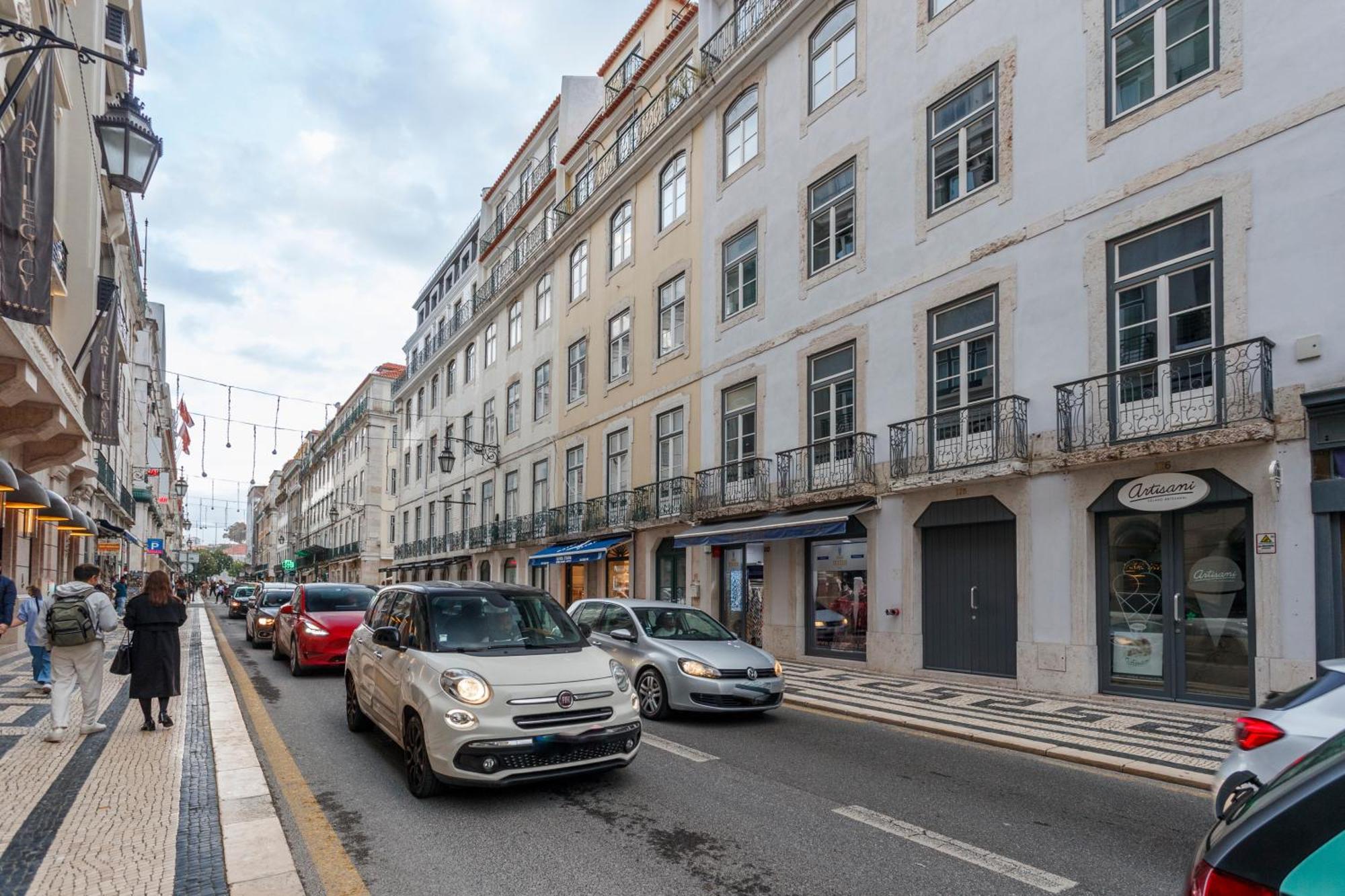 With Balcony On Rua Aurea In The Historic Center Of Baixa De Apartamento *